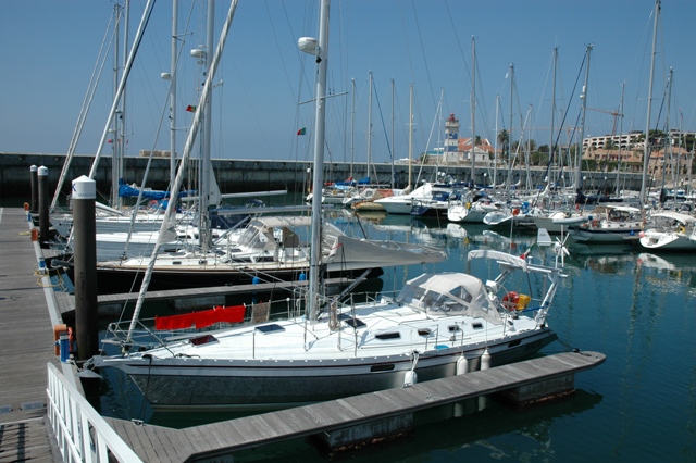 Shaula ormeggiata nel Marina di Cascais