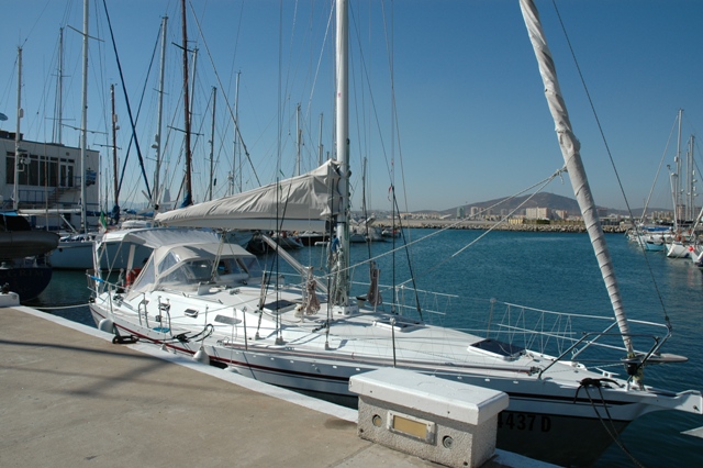 Shaula moored in Marina Bay