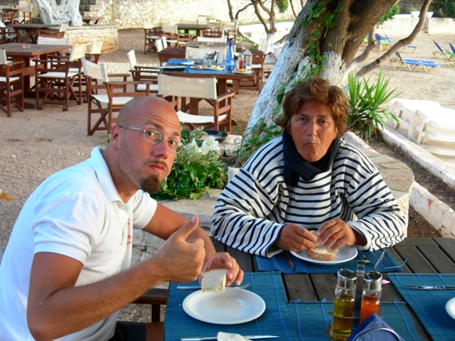 Cena in taverna a Mongonissi