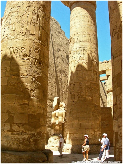 il faraone che fece completare il tempio di luxor download