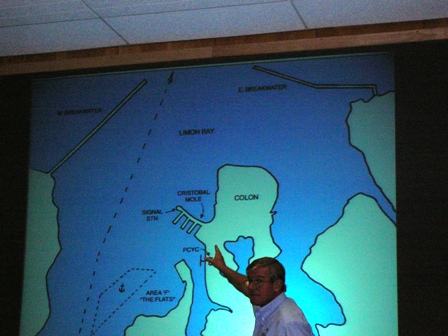 Tony Diment illustra l'approccio al Canale di Panama