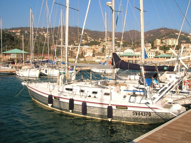 Shaula ormeggiata nel Marina di varazze